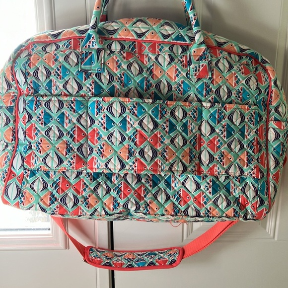New condition Vera Bradley luggage bag - Picture 5 of 9